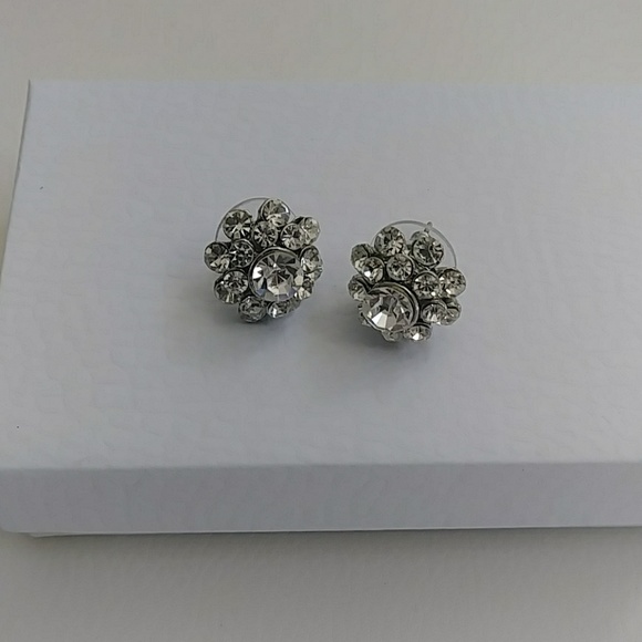 🛍SOLD Clustered Rhinestone Earring - Picture 2 of 2